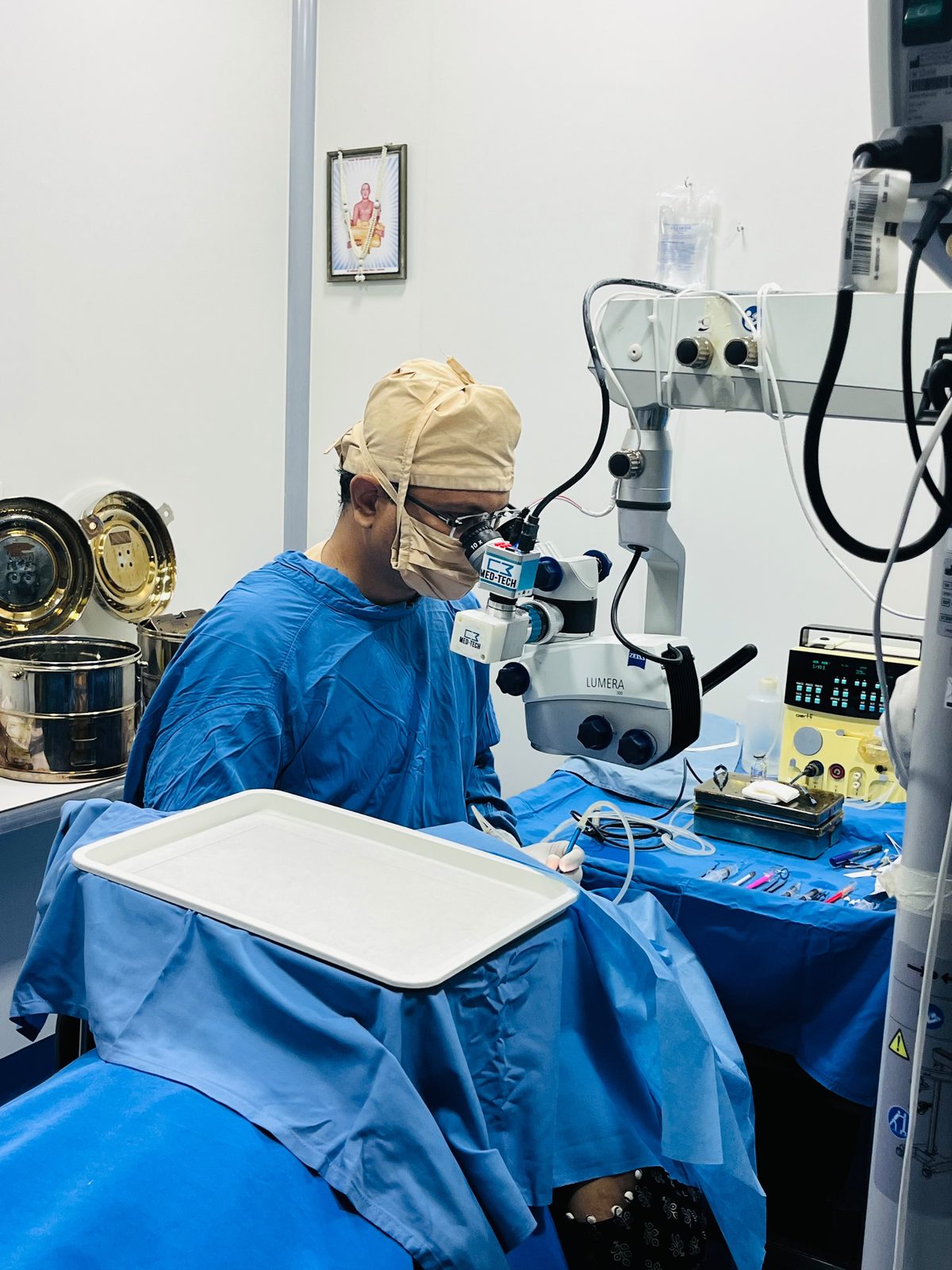 Sadbhaav Eye Clinic operation theatre during cataract surgery